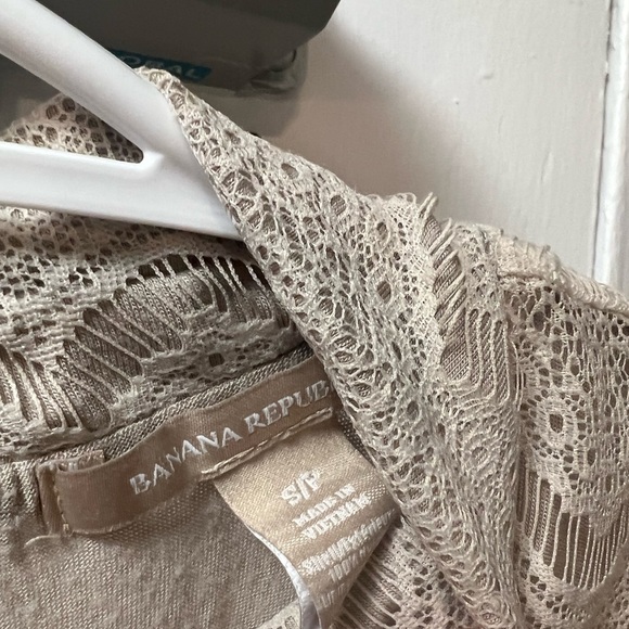 Small Banana Republic Lace Sleeveless Top - Picture 4 of 4